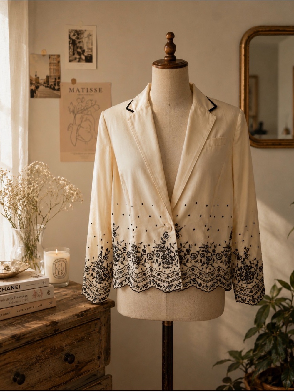 Oscar de la Renta vintage Cream Blazer with Black Embroidered Hem size 12P
